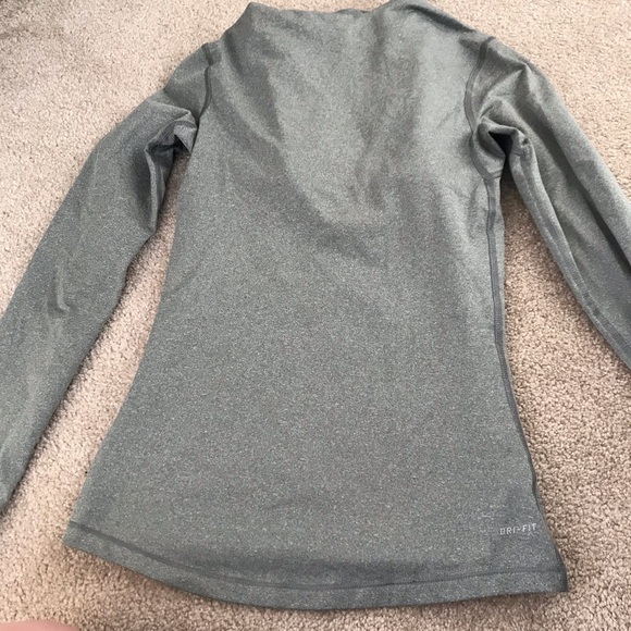 NEW Nike Women’s Dri Fit Cowel Neck - Picture 5 of 5